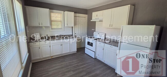 Building Photo - Spacious 2-Bedroom, 2-Bath In Kansas City!!