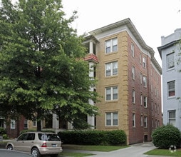 Building Photo - Ravenwood