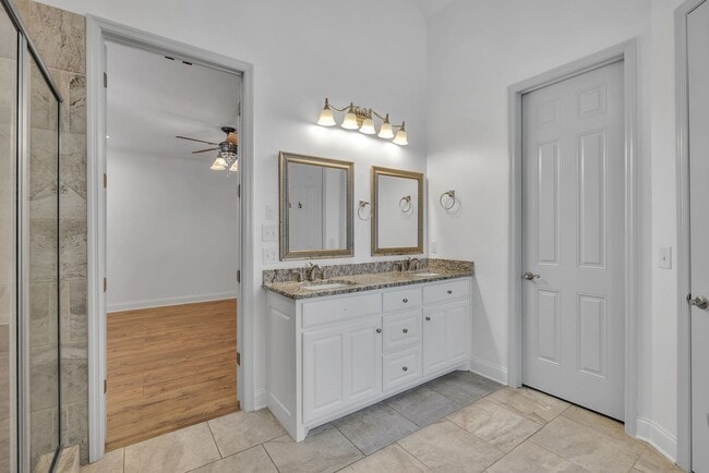 Building Photo - Stunning rental home on a premium lot in s...