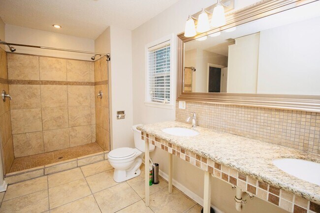 Building Photo - 3 Bedroom, 2 Bathroom in the Forest Acres Area - Available July 2026!