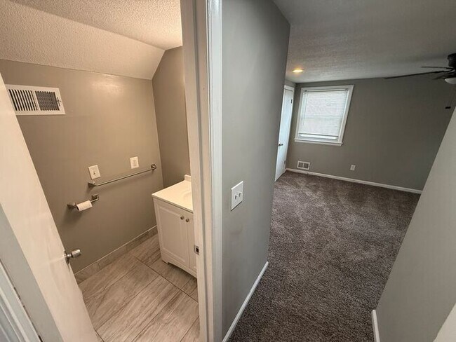 Building Photo - 3BR/2.5BA Duplex w/ 1-Car Garage + Fenced Yard