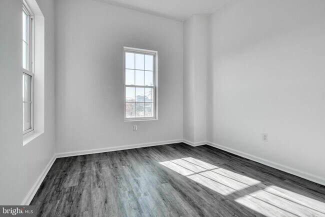 Building Photo - 131 E North Ave