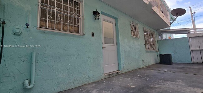 Building Photo - 1645 SW 7th St