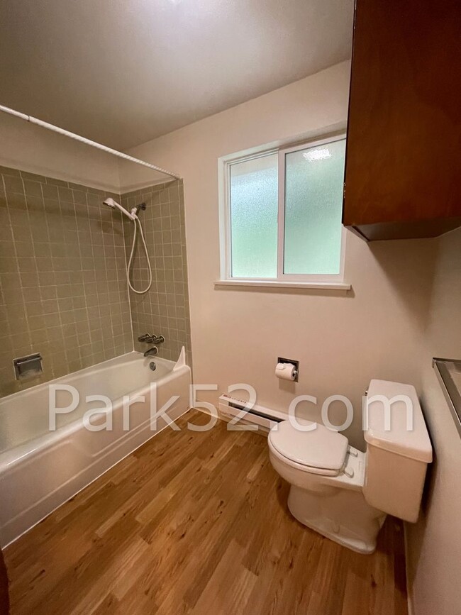 Building Photo - $500 Off 1st Full Month! 2 Bedroom Townhom...