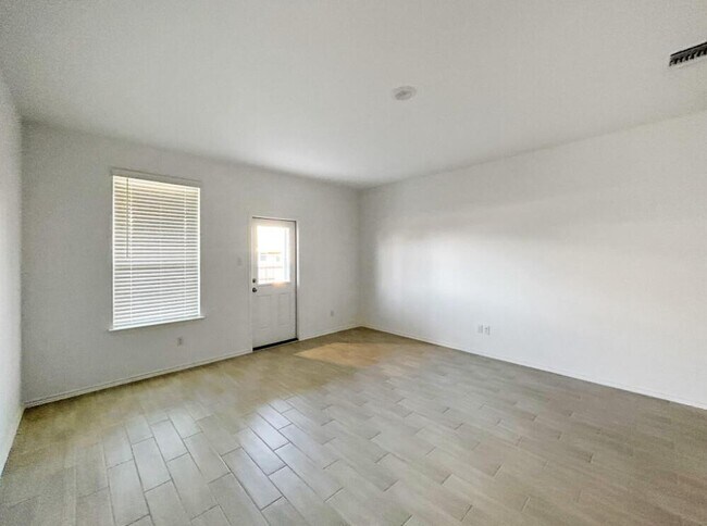 Building Photo - 1620 Brimhurst Dr