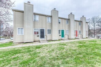 Building Photo - Updated 3 Bedroom 3 Bath Townhome