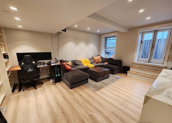 Building Photo - 416 Commonwealth Ave