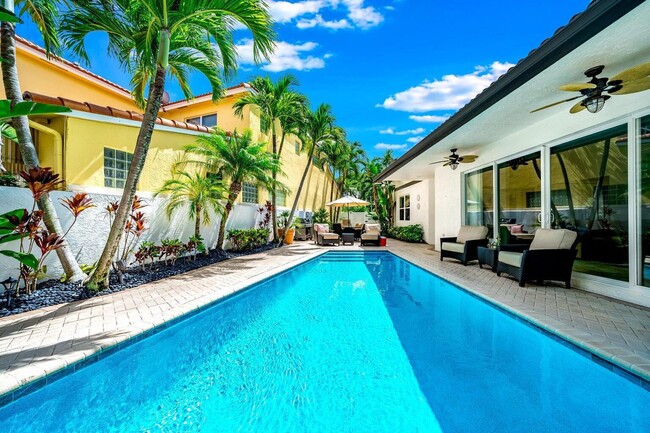 Building Photo - 3567 Commodore Cir