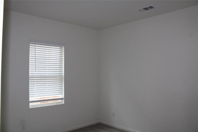 Building Photo - 1665 Hossler Trl