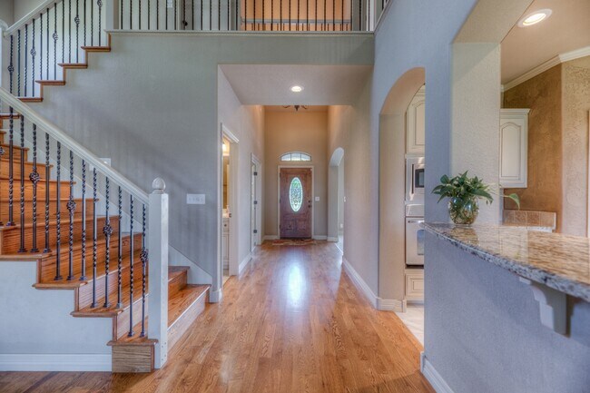 Building Photo - 1317 W Dover St