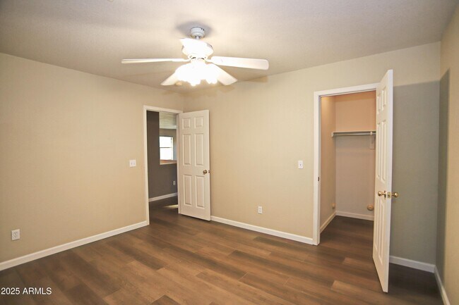Building Photo - 8833 S 13th Pl
