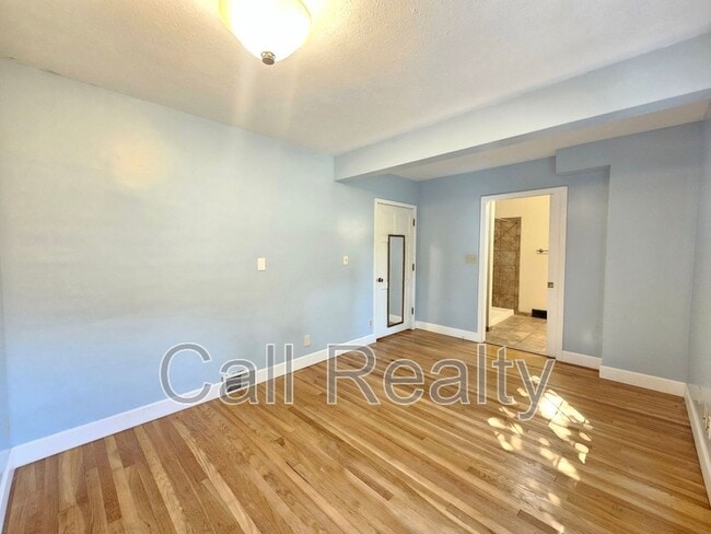 Building Photo - 1017 E Sharp Ave