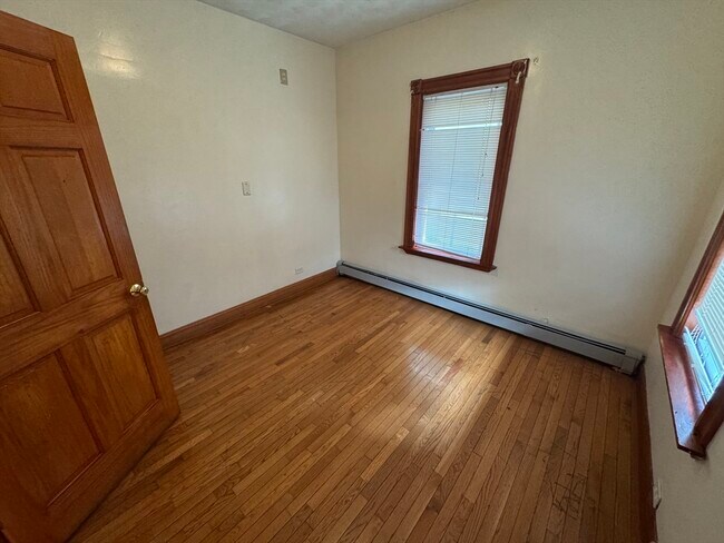 Building Photo - 374 Bowdoin St