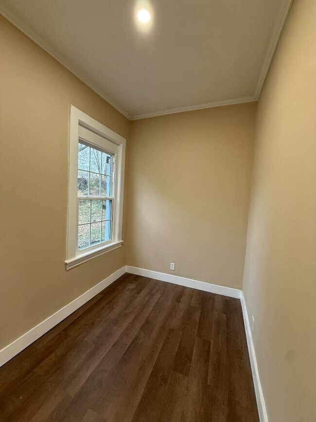 Building Photo - 249 2nd St