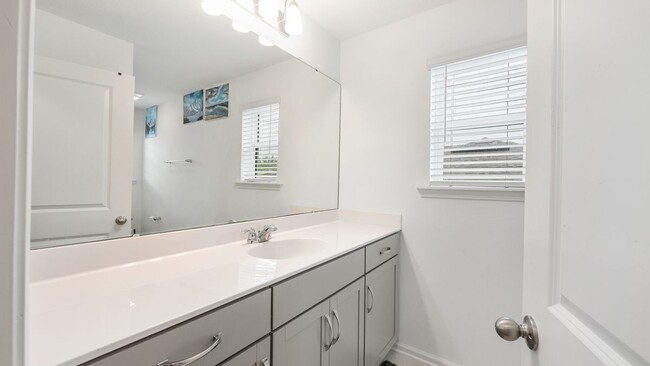 Building Photo - 613 Lancewood Ct