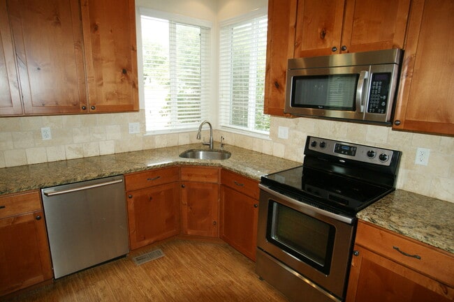 Building Photo - 426 Saint Ida Cir