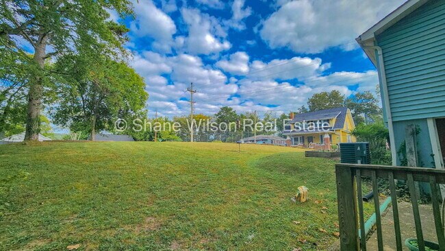 Building Photo - 1114 Rockway Dr