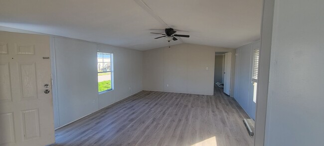 Building Photo - Mobile home in Country Setting
