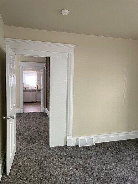 Building Photo - 715 Minor Ave