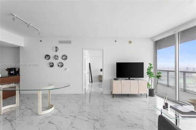 Building Photo - 465 Brickell Ave