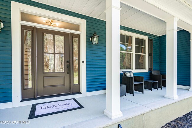 Building Photo - 1561 Scranton Ave