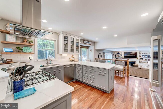 Building Photo - 13930 S Springs Dr