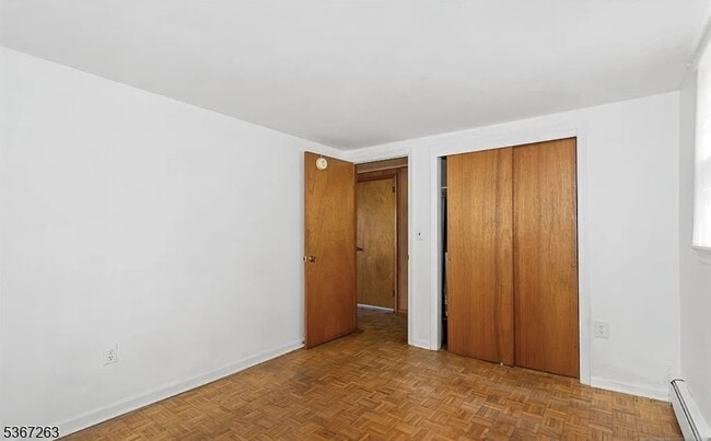 Building Photo - 495 Brook Ave