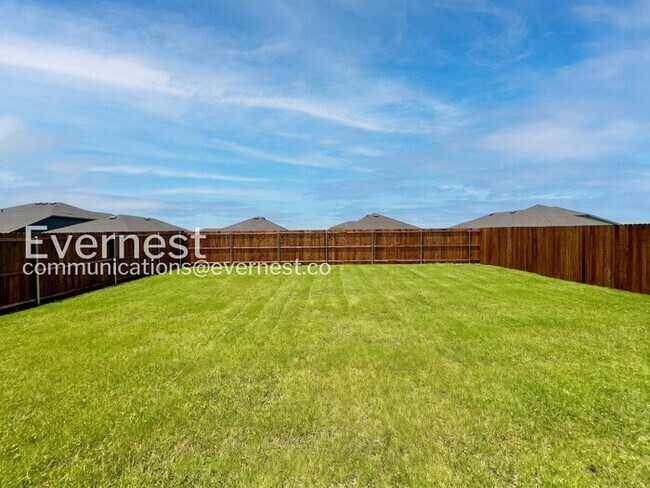 Building Photo - Modern Living with Fenced Yard and Garage Access  / 3 Bed & 2 Bath / Available Now!