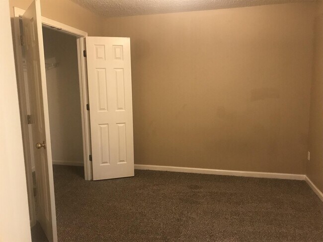 Building Photo - 6035 Creekerton Blvd