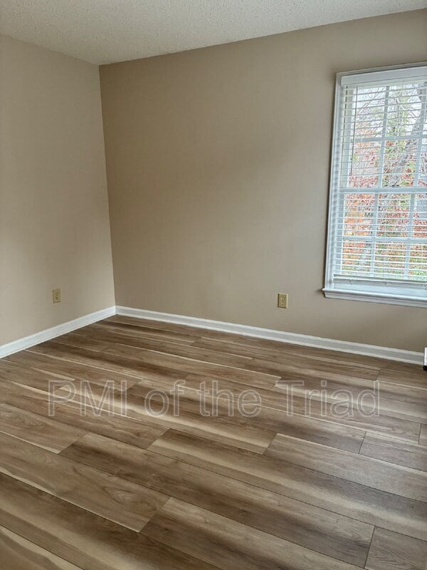 Building Photo - 10 Creekstone Ct