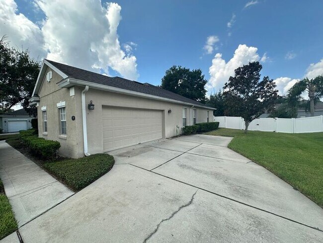 Building Photo - Beautiful 4 Bed 3 Bath Home in Sanford!