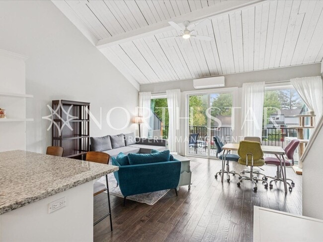 Building Photo - Mt. Park Condo with High Ceilings