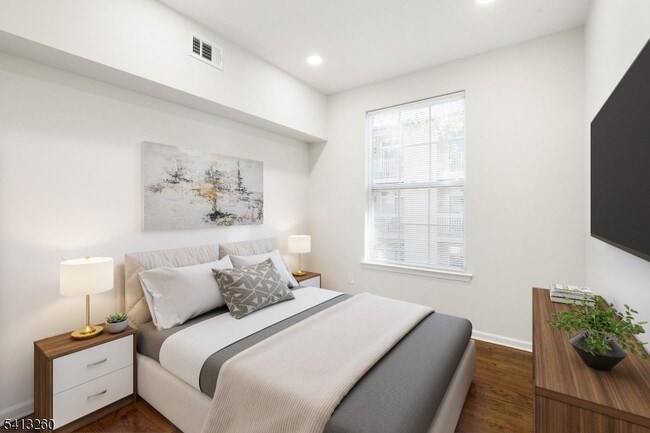 Building Photo - 50 Maple Ave