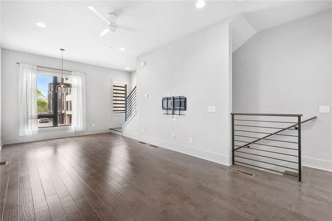 Building Photo - 133 Cityview Ct NE