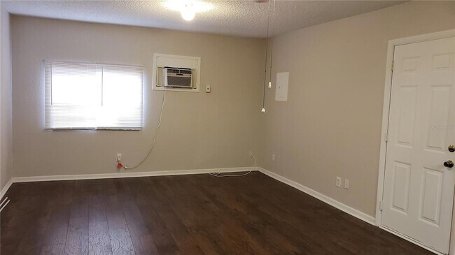 Building Photo - 411 Ave E SE