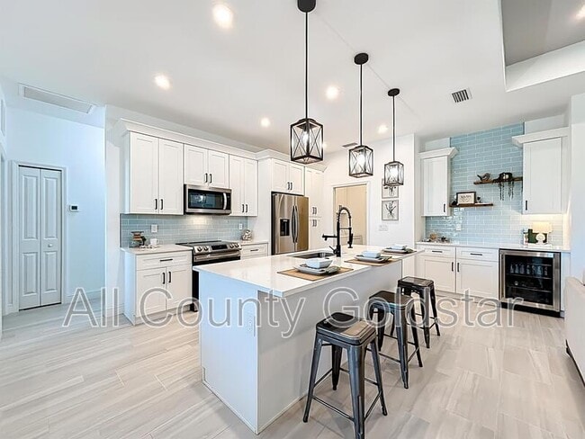 Building Photo - 6049 Higgins Ln