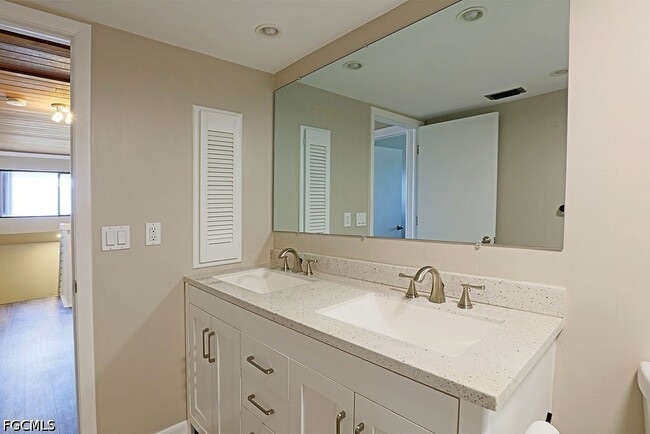 Building Photo - 16717 Bobcat Dr