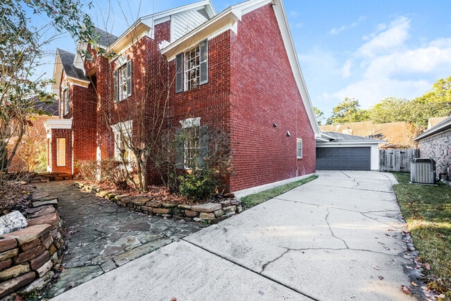 Building Photo - 3207 Greenwood Glen Dr