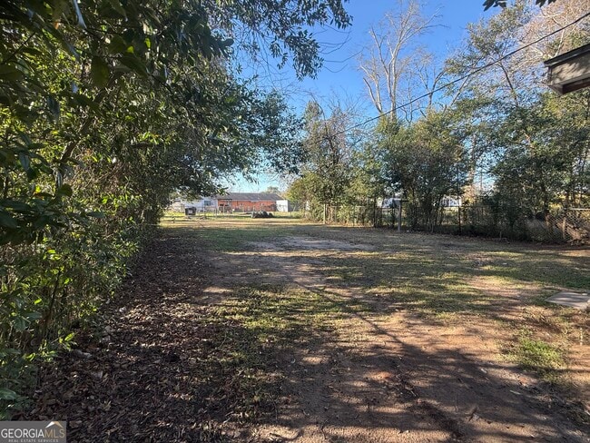 Building Photo - 1206 E Roosevelt Ave