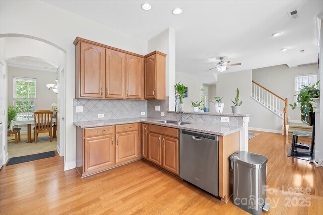 Building Photo - 10732 Alvarado Way