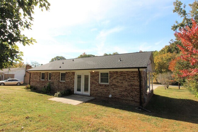 Building Photo - (Coming Soon) Cute 3 bedroom Brick Ranch in Unionville!