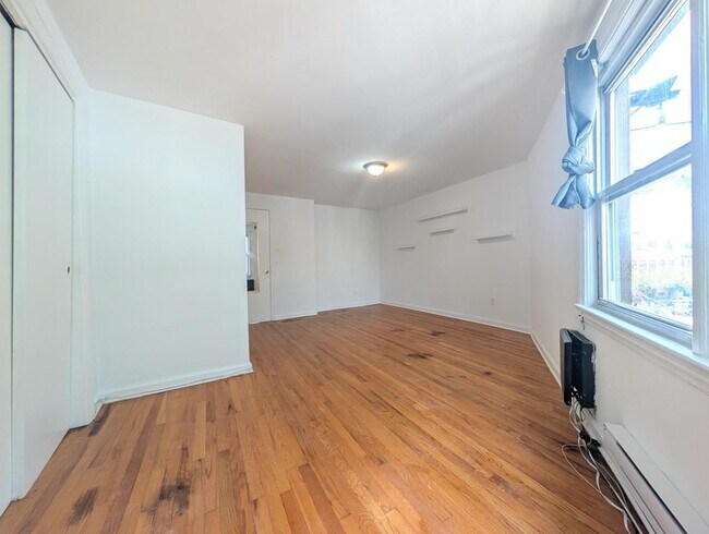 Building Photo - 335 3rd St