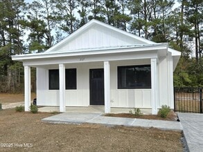 Building Photo - 163 Long Pond Lp