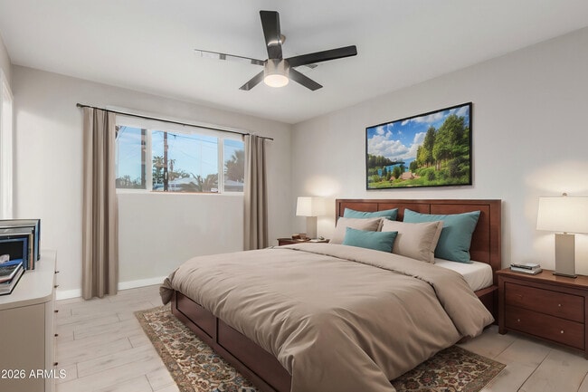 Building Photo - 1208 W 6th St