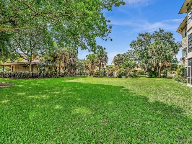 Building Photo - 5001 W Oakland Park Blvd