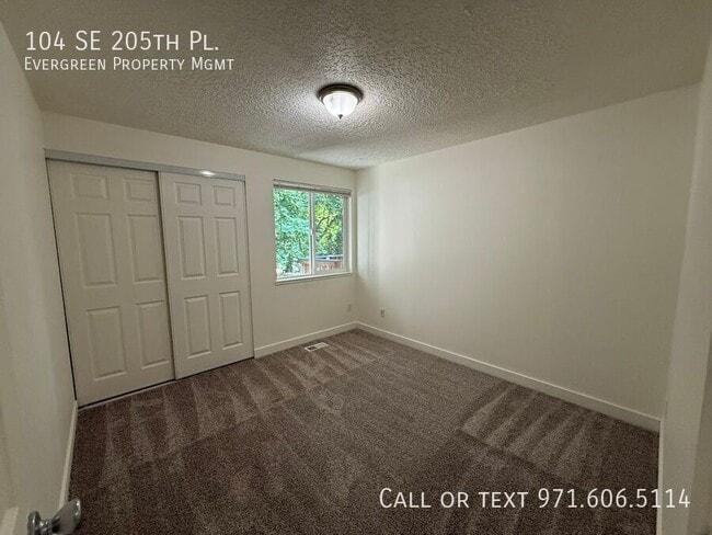 Building Photo - 104 SE 205th Pl