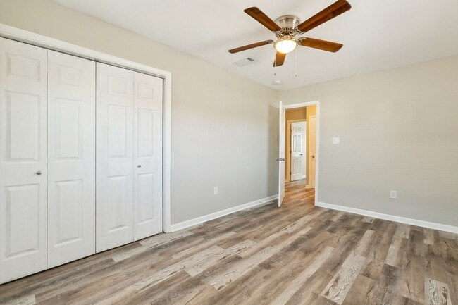 Building Photo - Section 8 Only | Renovated 2BR / 1.5BA | 1,020 Sq Ft Townhouse