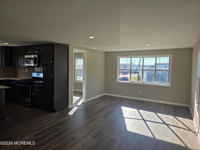 Building Photo - 469 S Green St