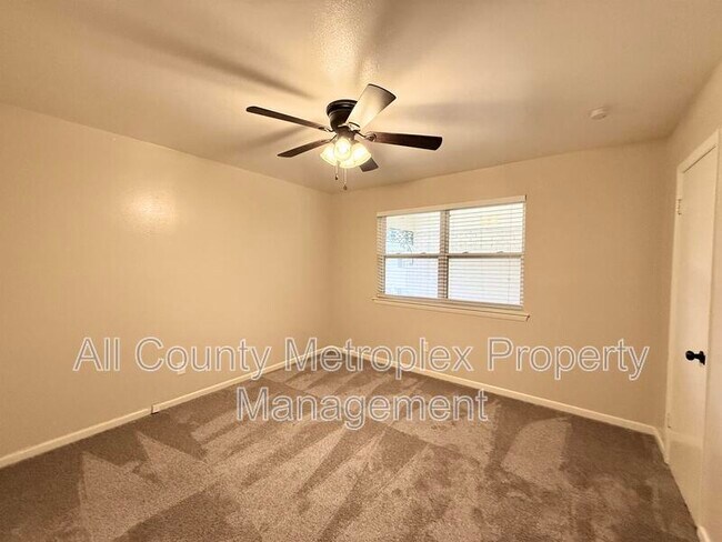 Building Photo - 10450 E NW Hwy