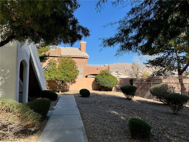 Building Photo - 5650 E Sahara Ave